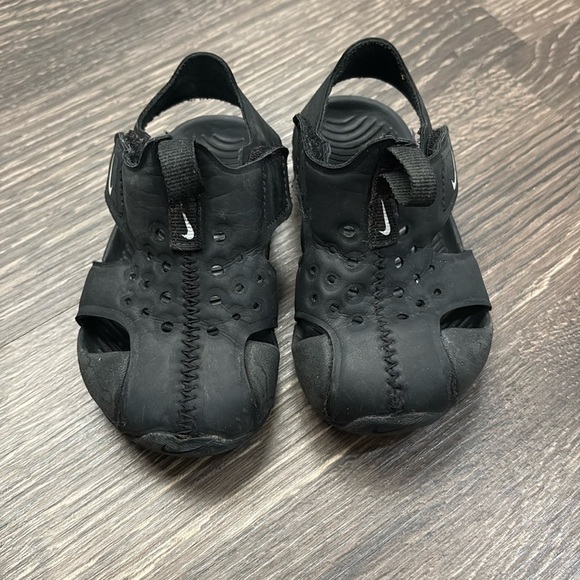 Nike infant black Sunray protect sandals size 5C - Picture 1 of 6